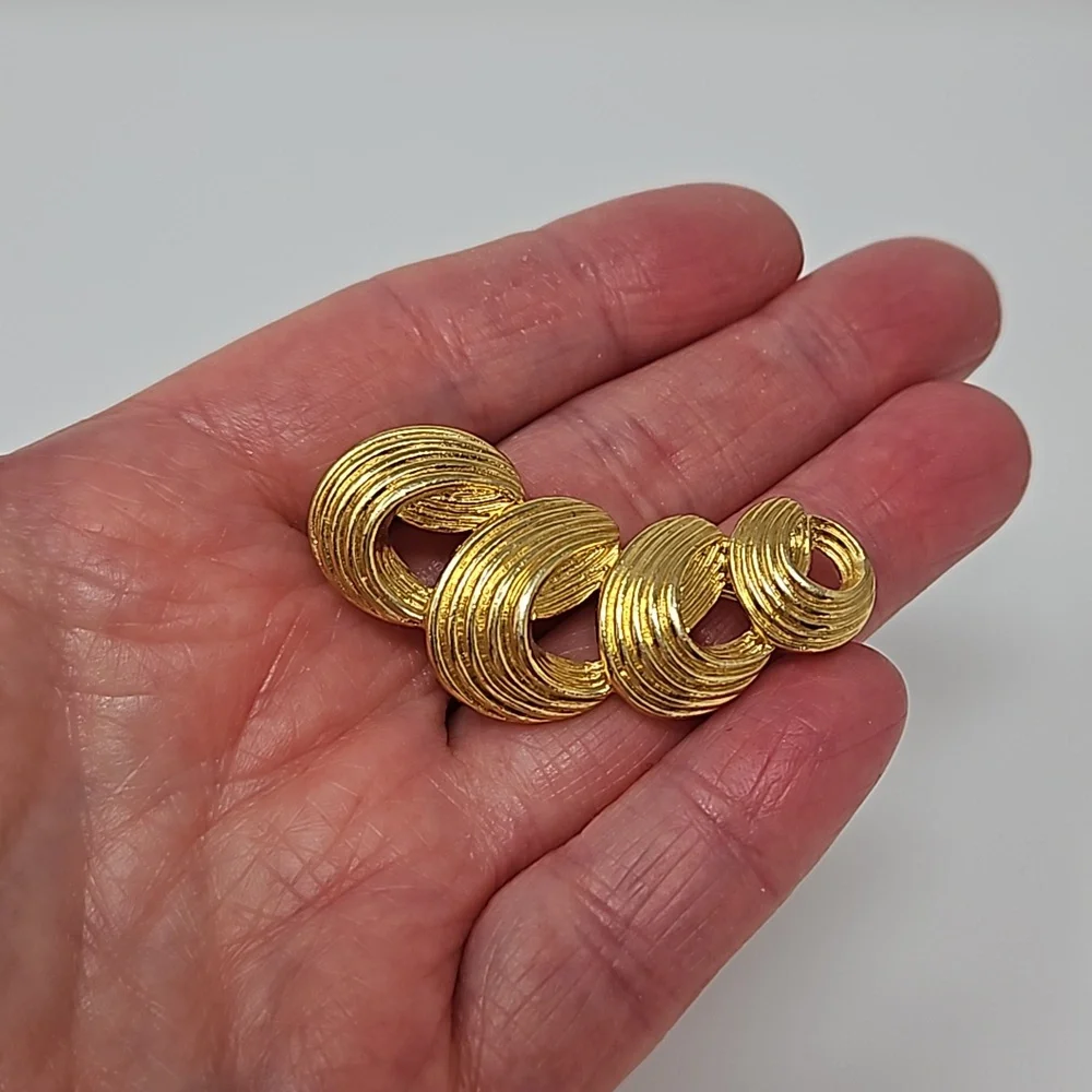 Avon Gold Tone Swirl Brooch Pin Textured